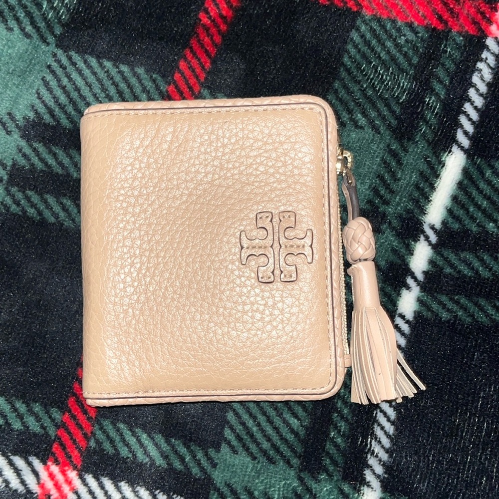 Nude Tory Burch bi fold wallet!